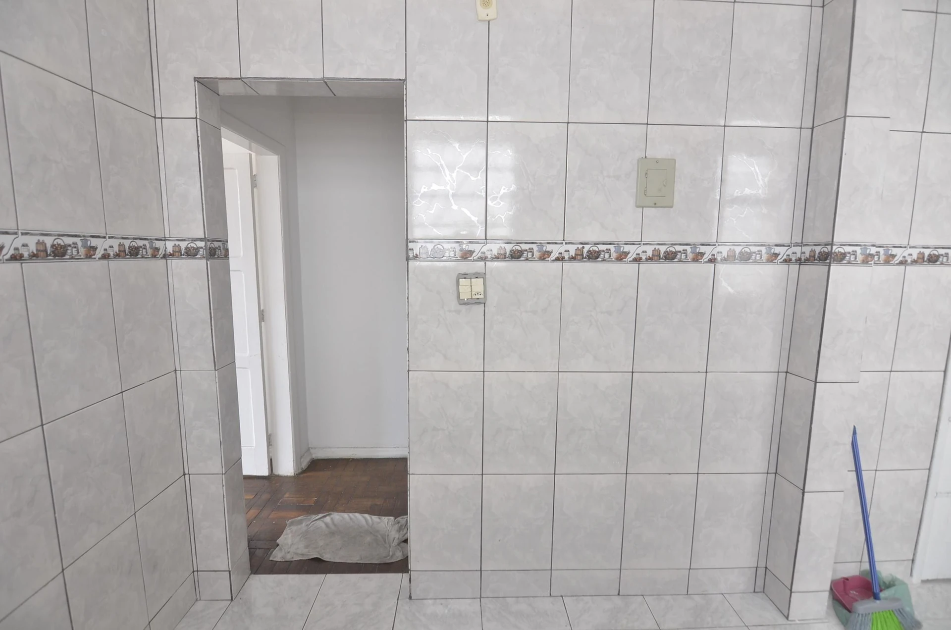 Apartment, 85 m², with wood or laminate floors — photo 13