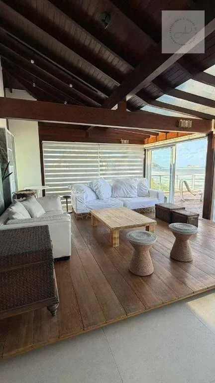 Duplex penthouse with 5 en-suites and 315 m² garden