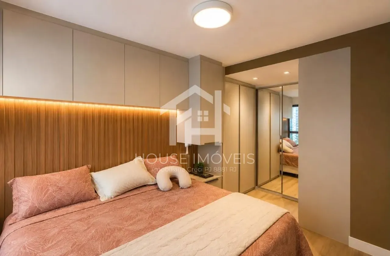 3-bedroom apartment with 5 bathrooms and a glass balcony — photo 4