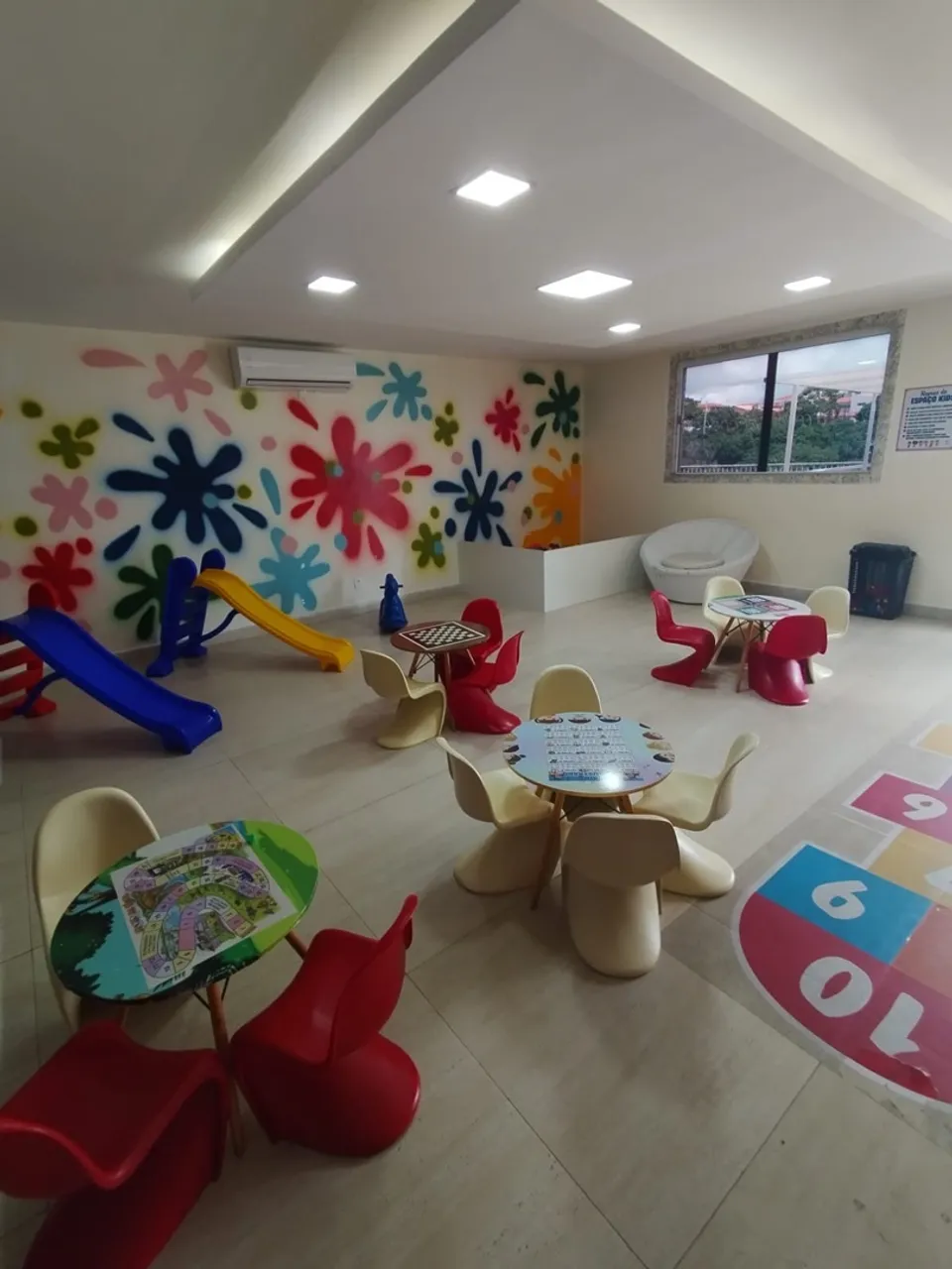 2-bedroom apartment in a building with a gym — photo 13