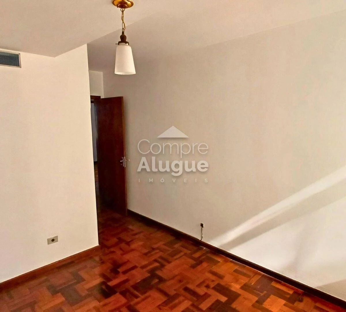 3-bedroom apartment with wood or laminate floors in Curitiba — photo 23