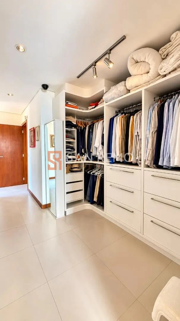 6-bedroom house with a walk-in closet in Florianópolis — photo 11