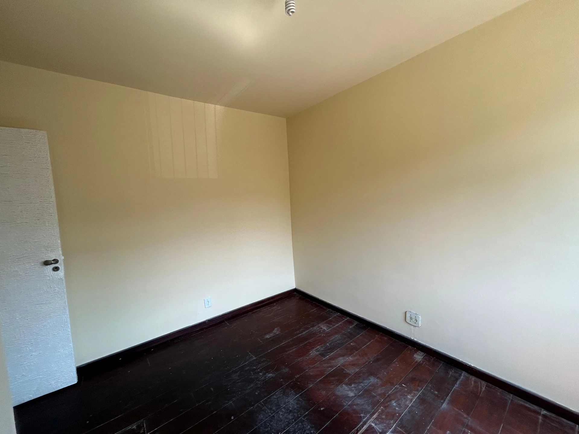 Деревянный пол или ламинат и 2 спальни: квартира 80 м² — photo 32