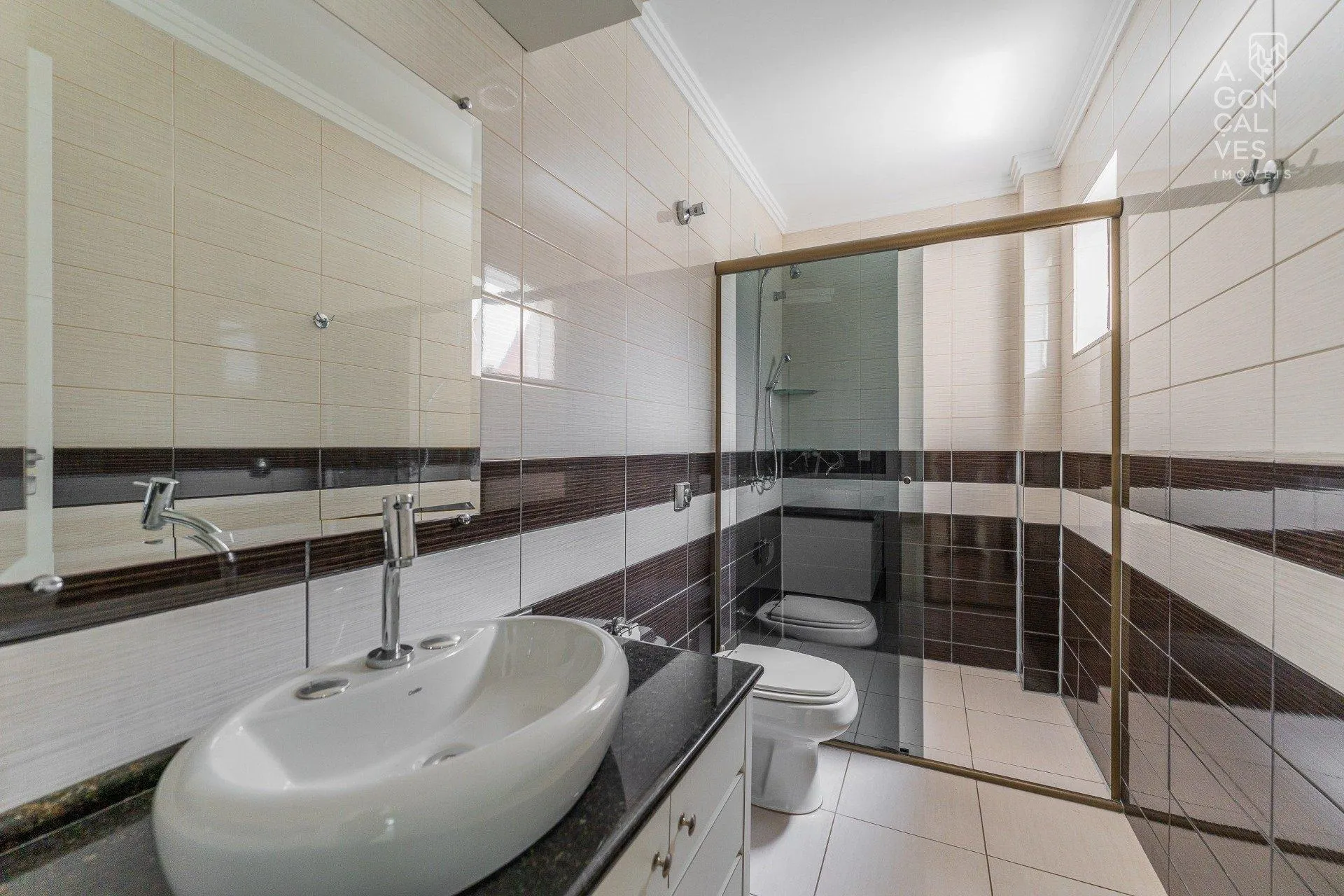 Будинок 247 м² з панорамними вікнами та робочим місцем — photo 38