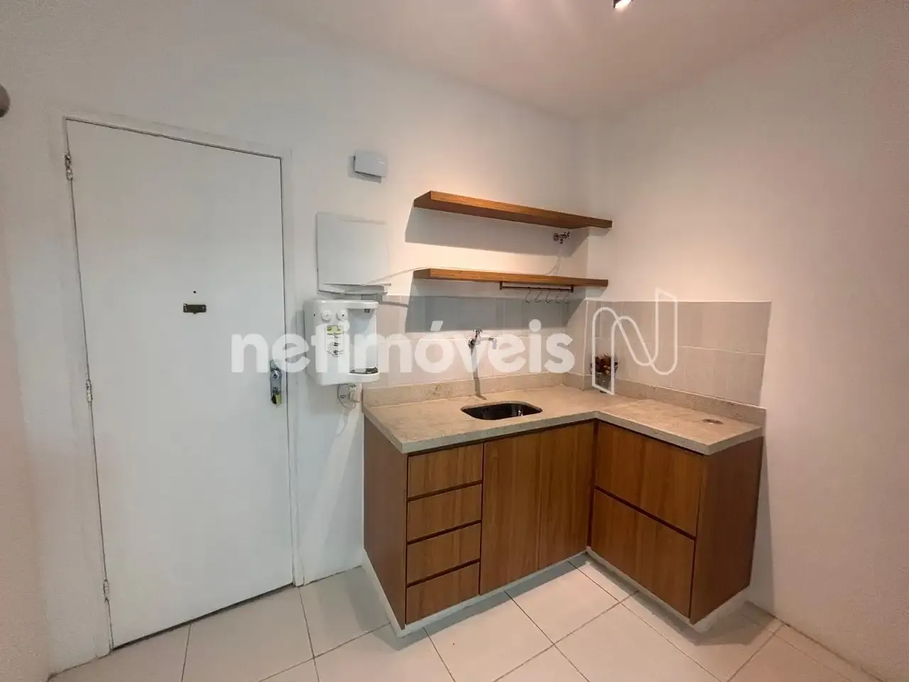 Wood or laminate floors in a 2-bedroom apartment, 78 m² — photo 9