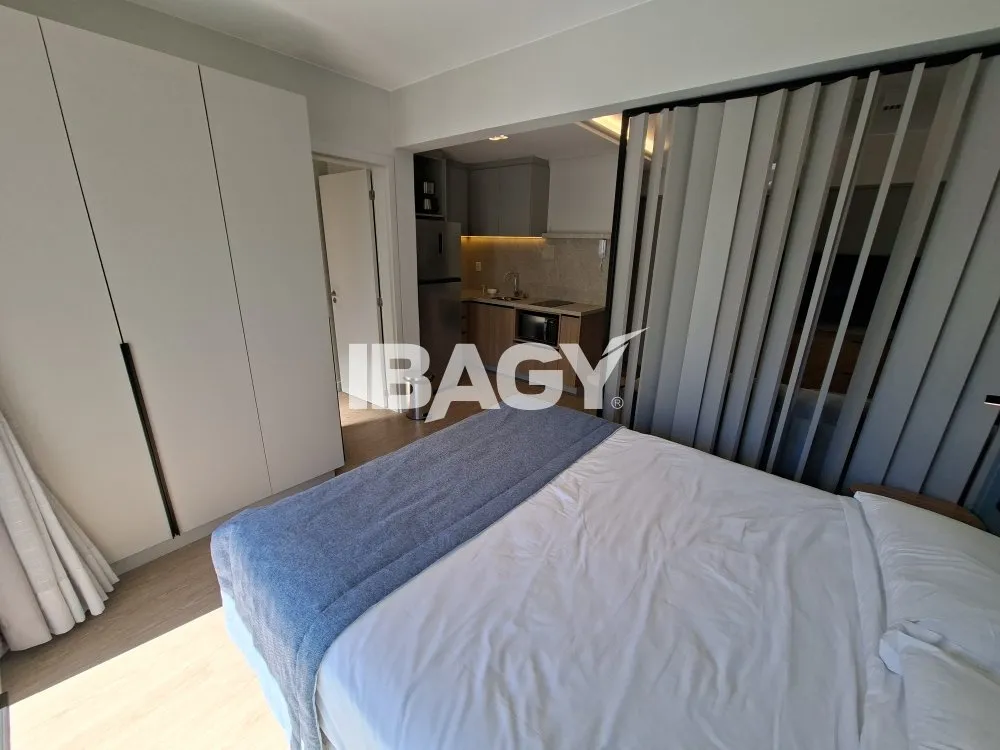 Studio with a glassed-in balcony and open-plan kitchen — photo 192