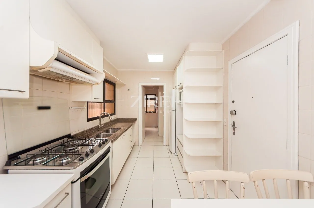 3 en-suite bedrooms in a 174 m² apartment with 2 spots — photo 21