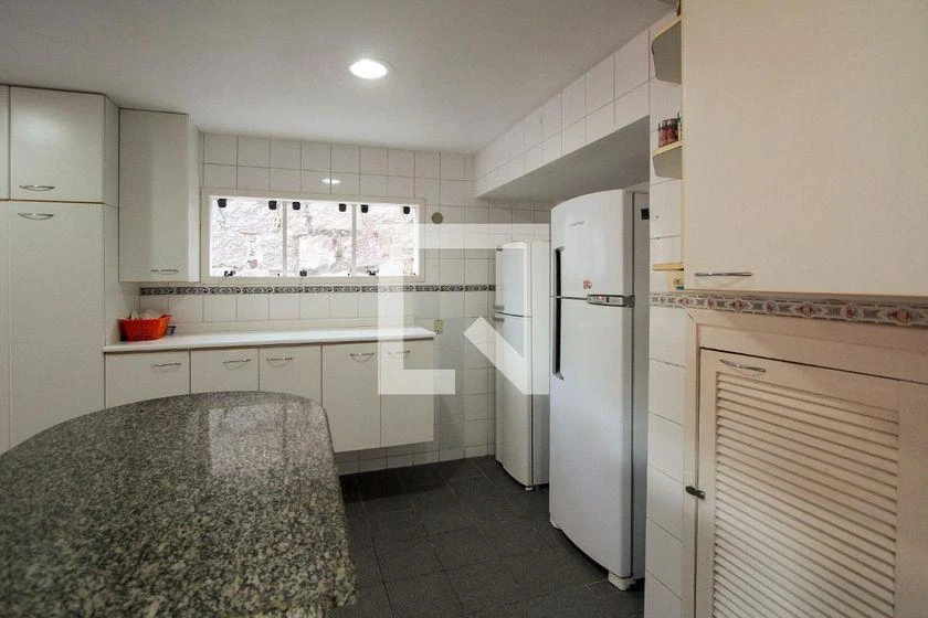 Меблированный дом с 4 спальнями и 3 сьютами, 450 м² — photo 19