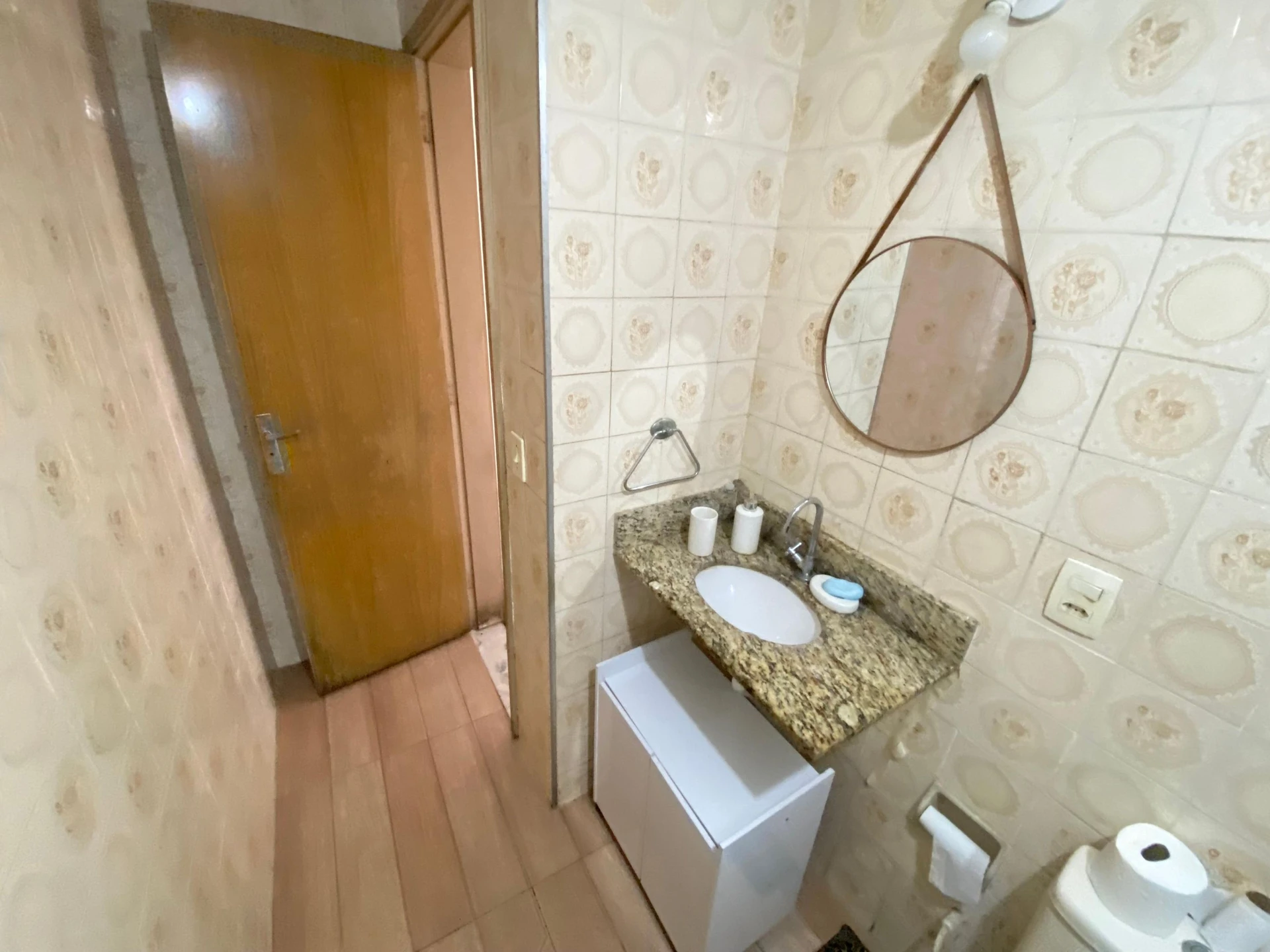 Apartment, 92 m², with wood or laminate floors — photo 31