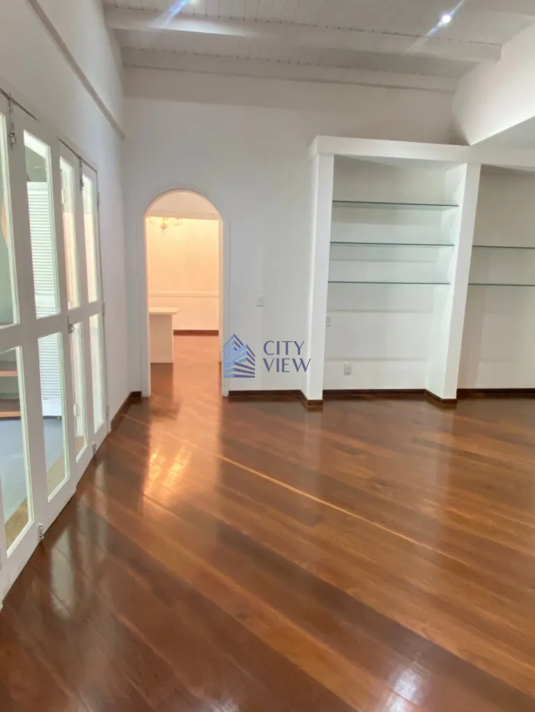 Unfurnished 4-bedroom house with 1000 m² — photo 4