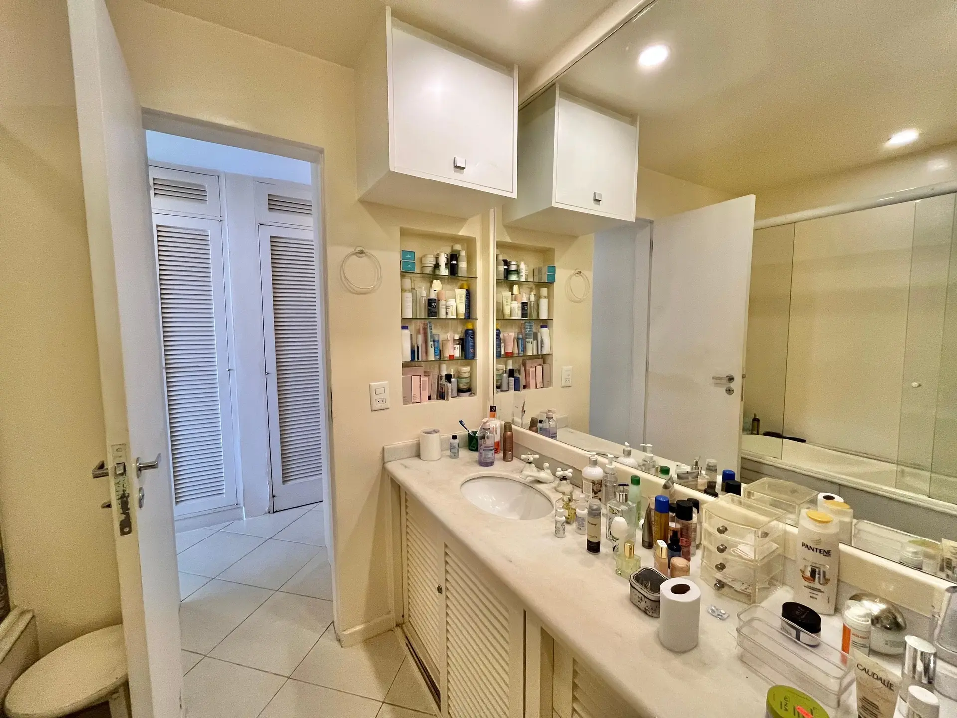 Furnished apartment, 450 m², with a water view — photo 36
