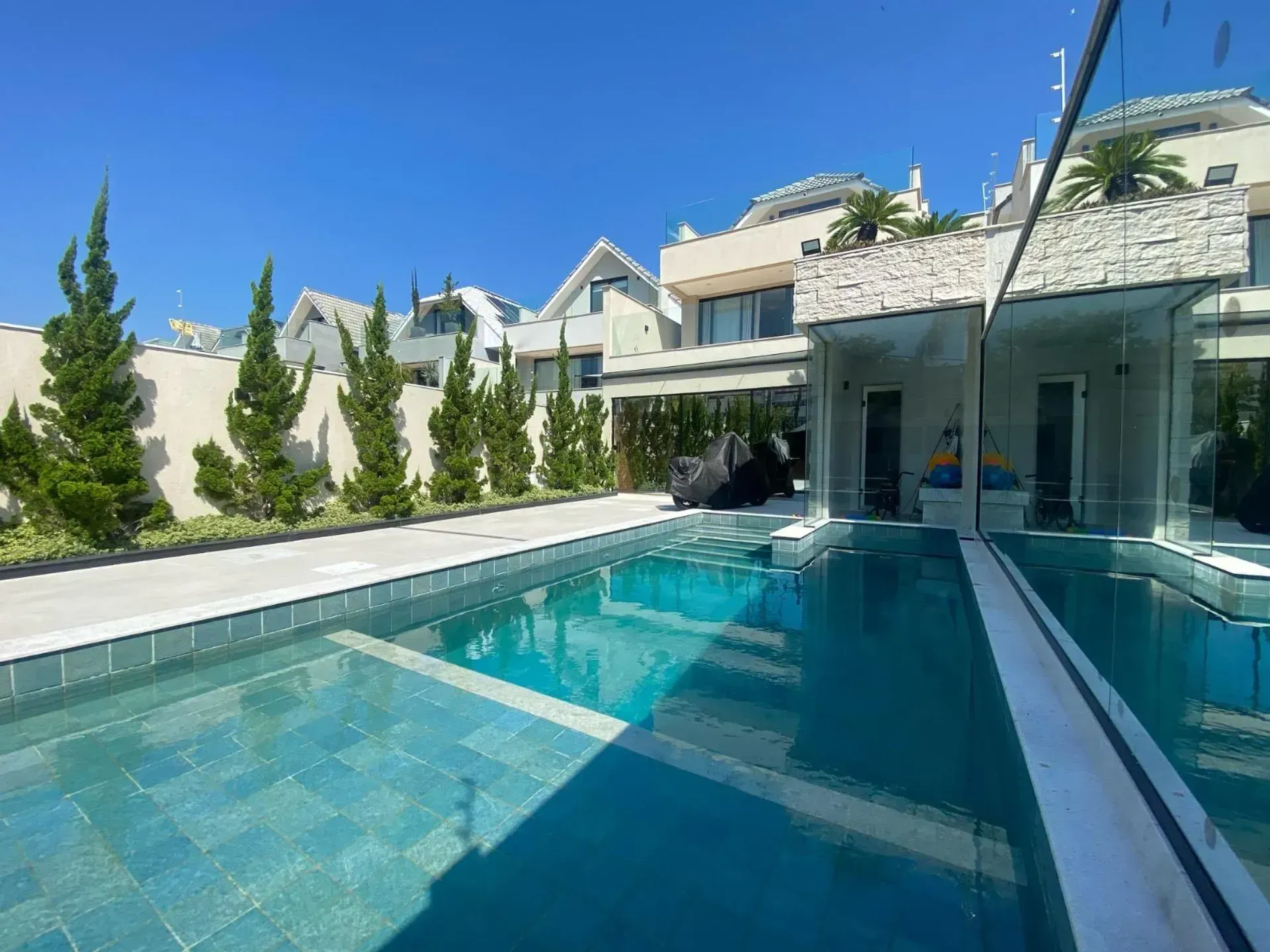 Furnished house with 4 bedrooms and 5 bathrooms — photo 21