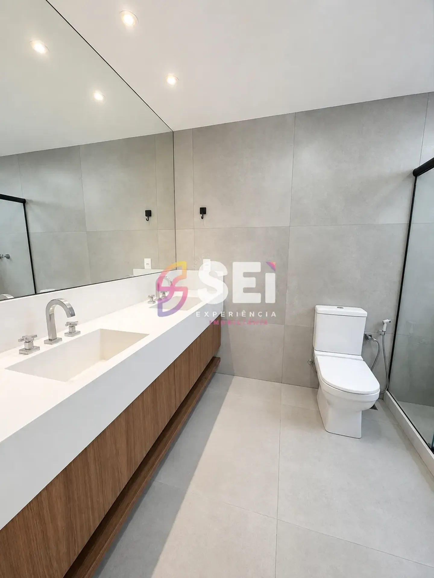 512 m² house with 5 bedrooms and open-plan kitchen — photo 38