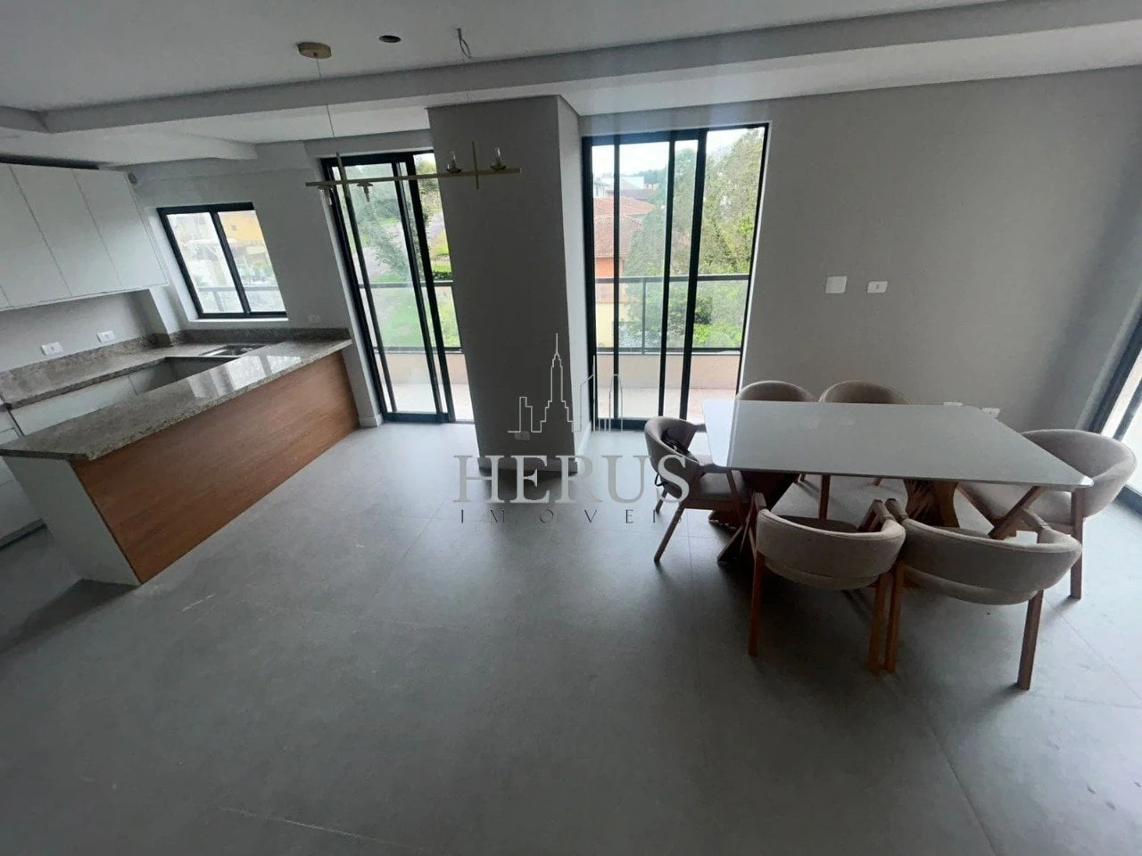 Apartamento de 2 quartos com janelas do piso ao teto — photo 10