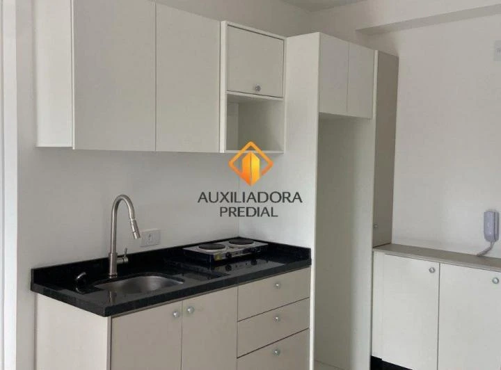 2-bedroom apartment with open-plan kitchen and balcony — photo 4