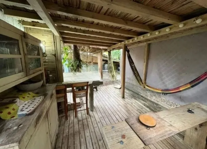 2-bedroom house with a bathtub in Florianópolis — photo 8