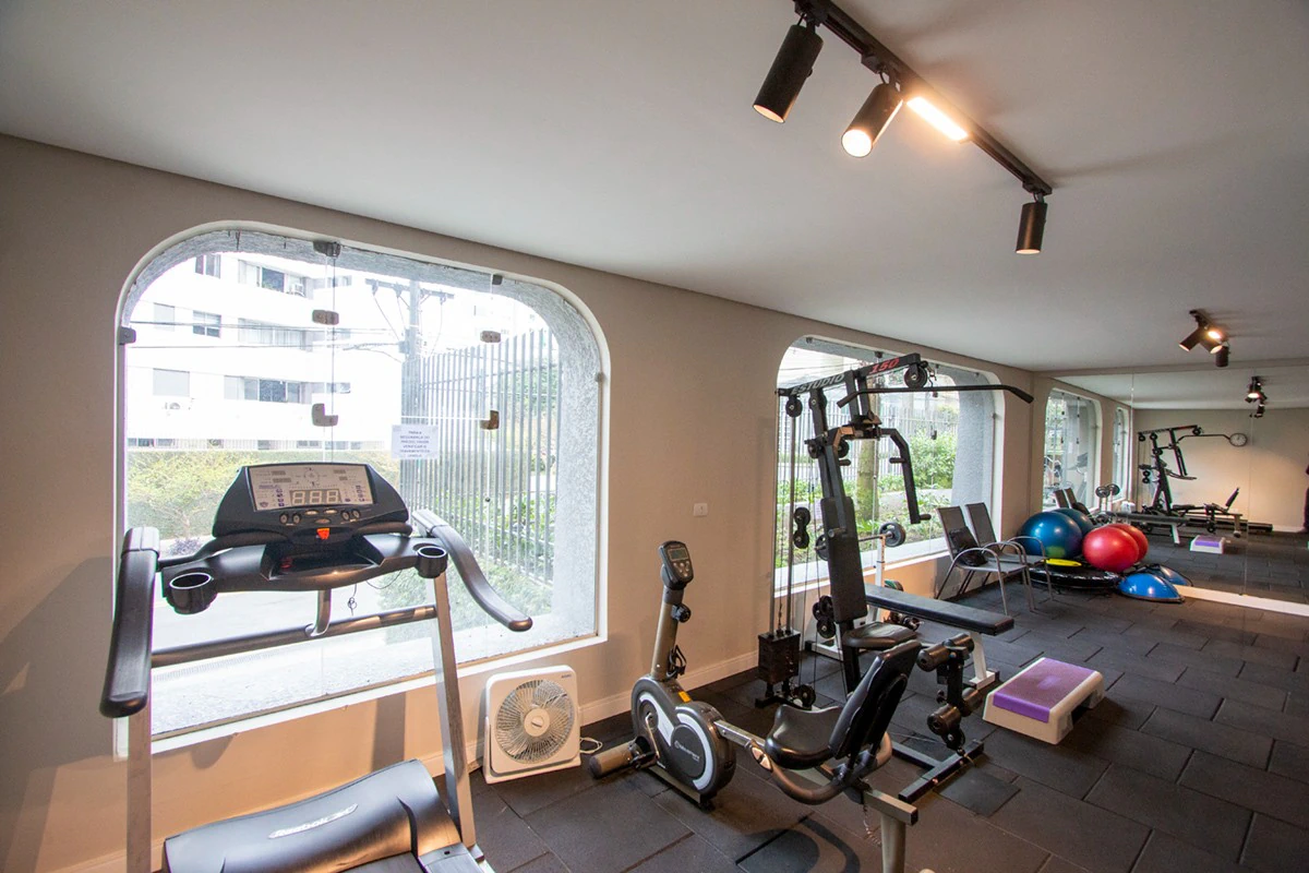Glass-enclosed balcony in a 4-bedroom apartment, 382 m² — photo 13