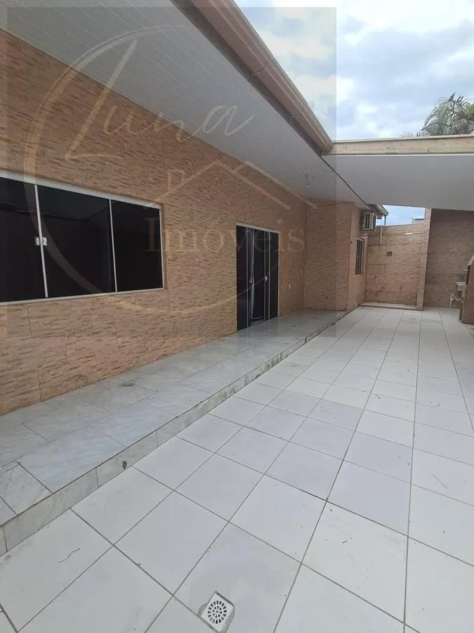 Balcony with a grill in a 2-bedroom house, 60 m² — photo 8