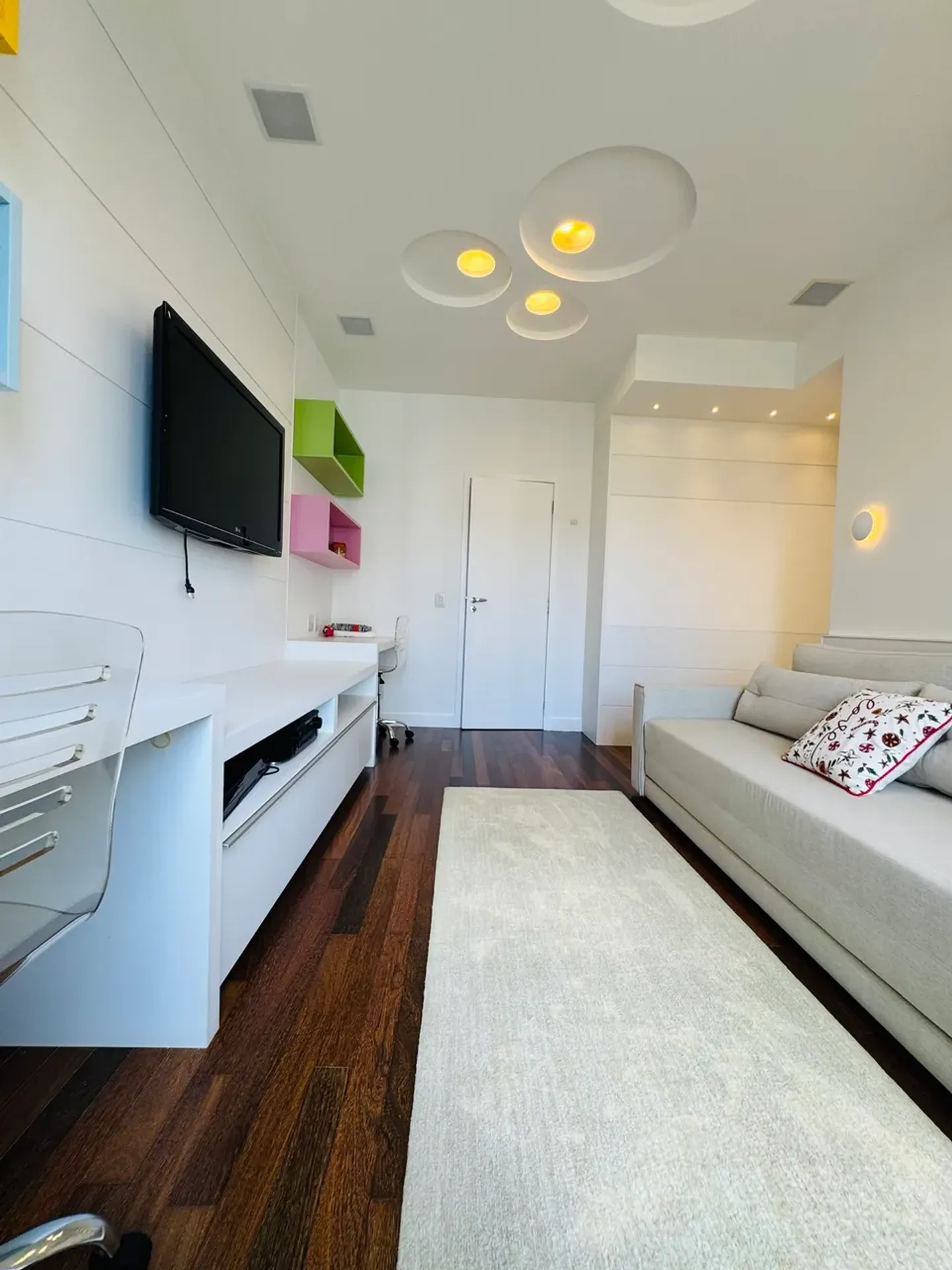 Furnished apartment, 295 m², with floor-to-ceiling windows — photo 14