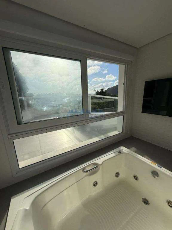 Furnished house with 4 en-suite bedrooms and 993 m² — photo 25