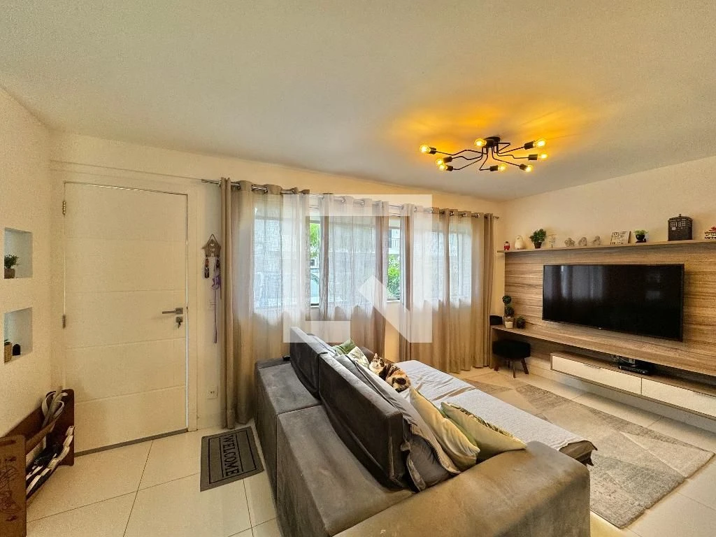 138 m² house with a home office and a walk-in closet — photo 8