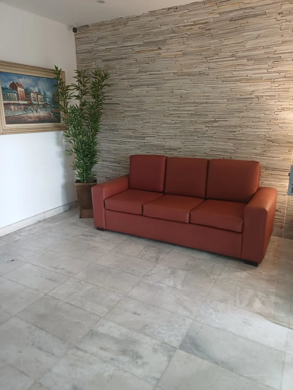 3-bedroom apartment with 3 bathrooms and separate kitchen — photo 4
