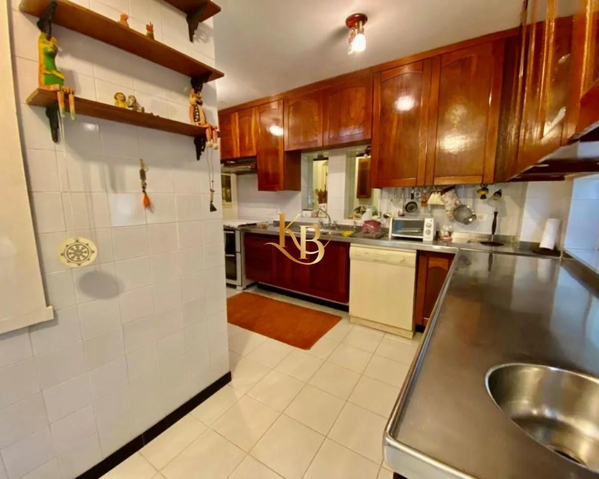 Furnished 350 m² house with 4 bedrooms and a balcony — photo 10