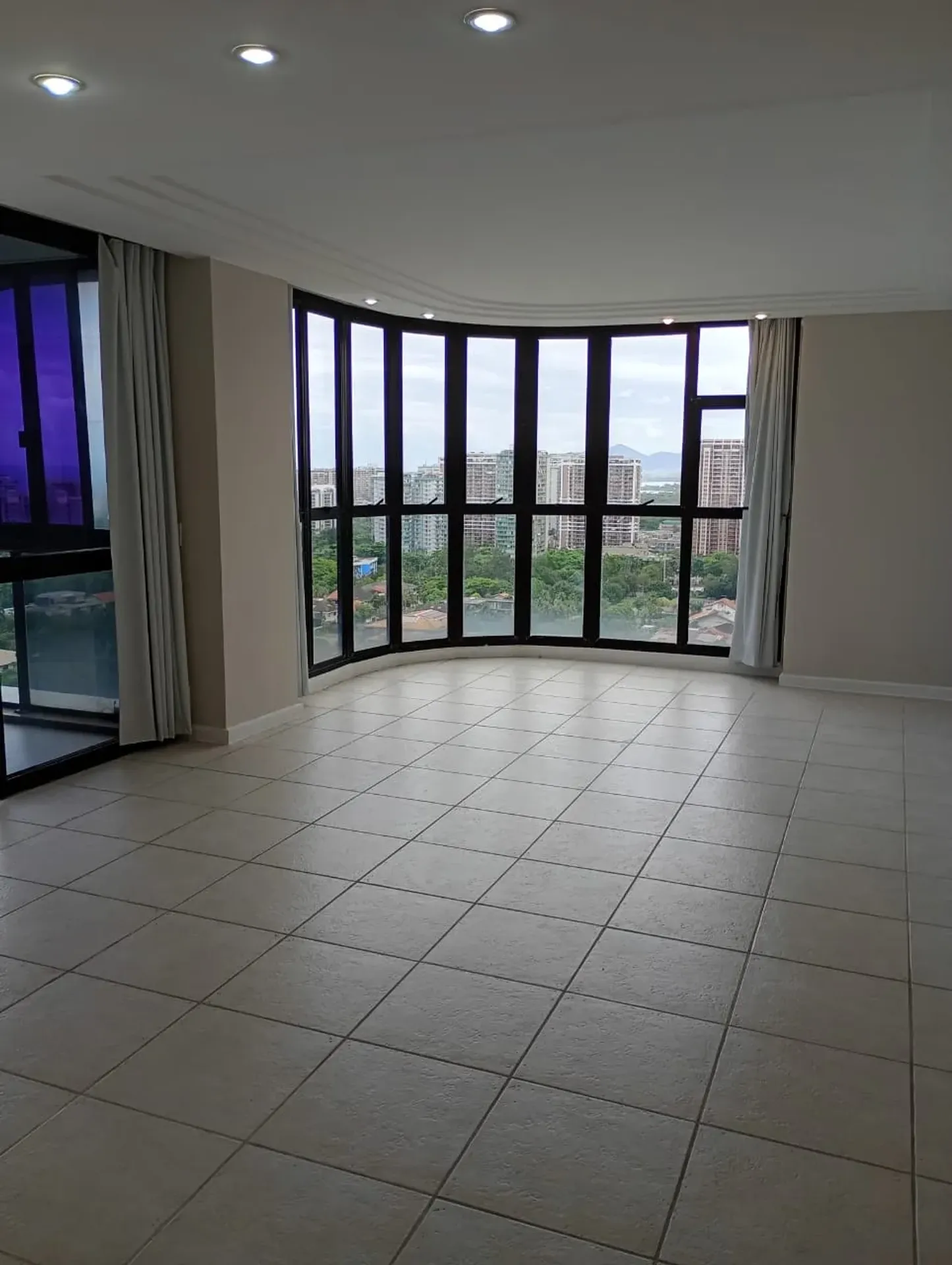3-bedroom apartment with floor-to-ceiling windows — photo 7