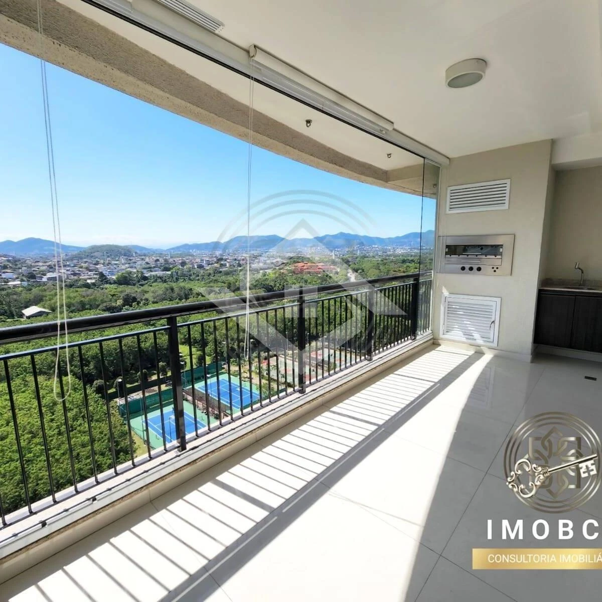 166 m² apartment with 3 bedrooms and a balcony — photo 30