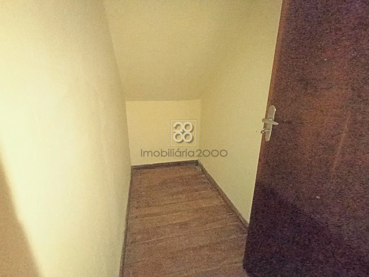 Wood or laminate floors in a 2-bedroom apartment, 71 m² — photo 18