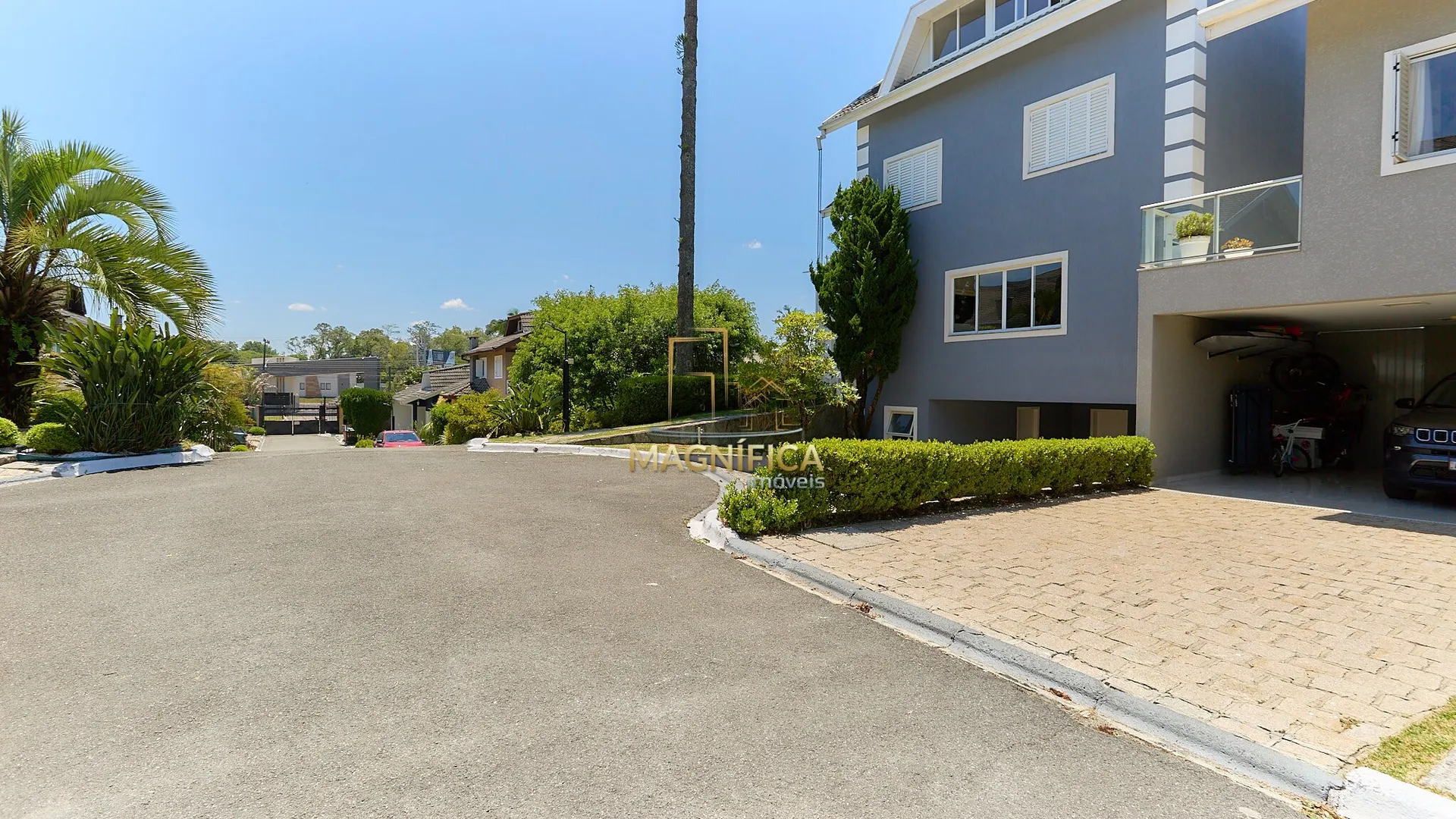 House with 4 bedrooms and 3 en-suite suites, 4 parking spaces — photo 70