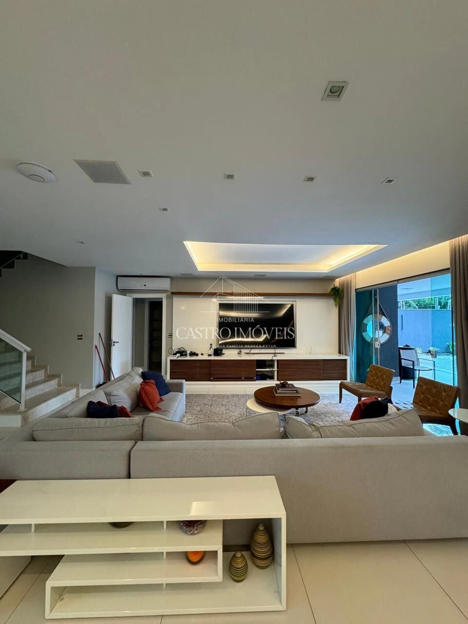 Furnished 715 m² house with 5 en-suites and 4 parking — photo 13