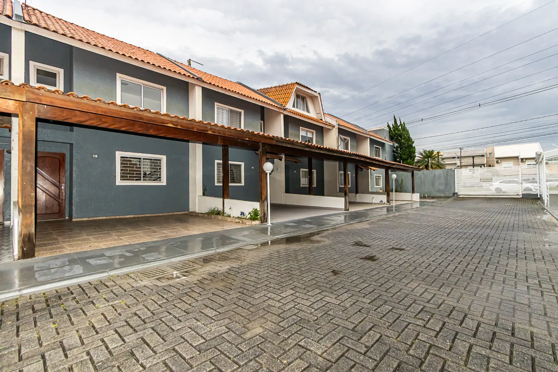 3-bedroom house with a grill on the balcony — photo 46