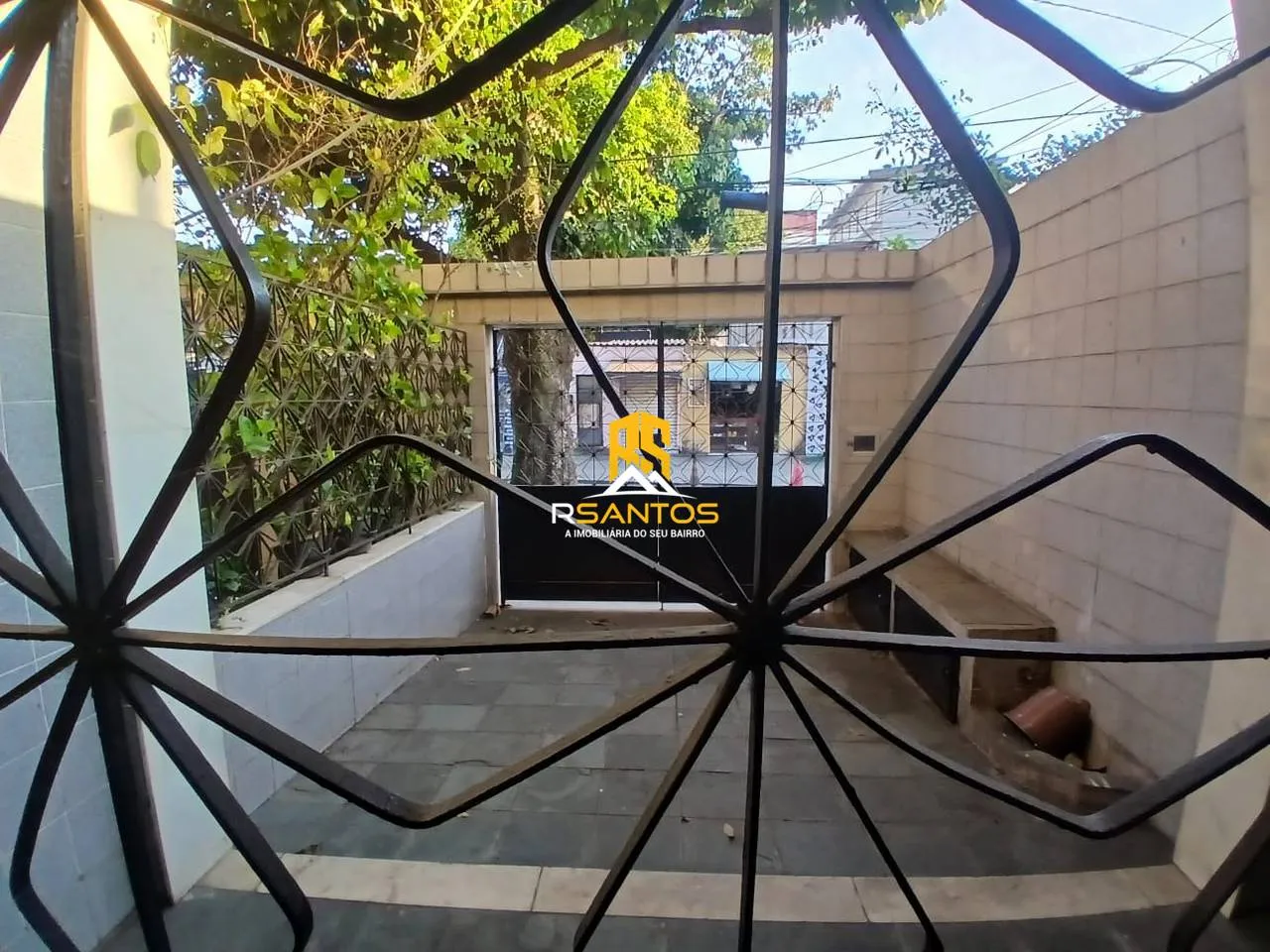 2-bedroom house with a bathtub — photo 21