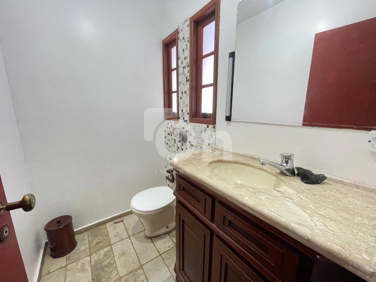 3-bedroom house with a bathtub — photo 16