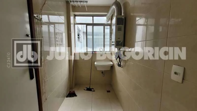 3-bedroom apartment with a suite and a balcony — photo 20