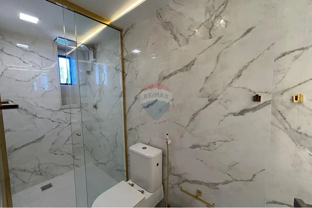 Furnished apartment, 132 m², with a glass-enclosed balcony — photo 31
