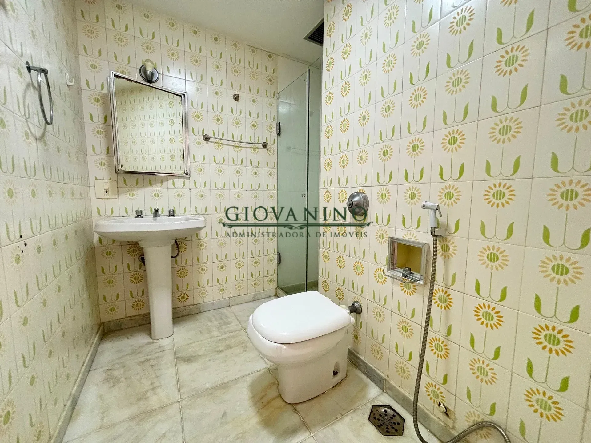 Apartamento de 4 quartos com piso de madeira ou laminado — photo 16