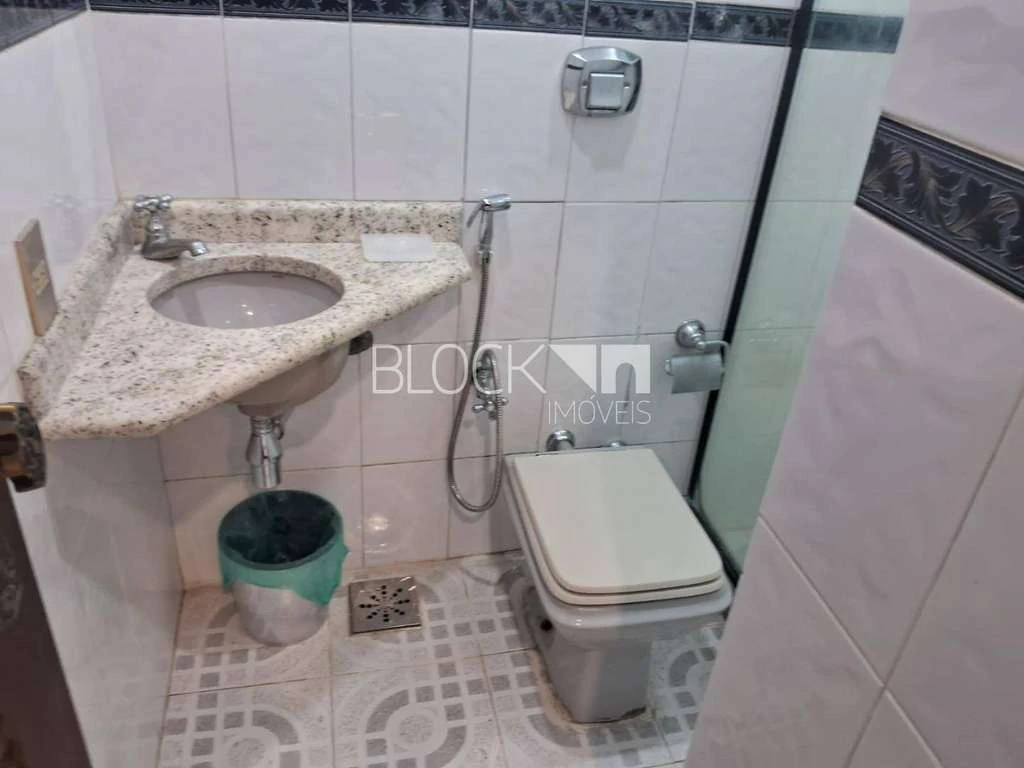 House with 3 bedrooms including 1 suite and 4 baths — photo 12