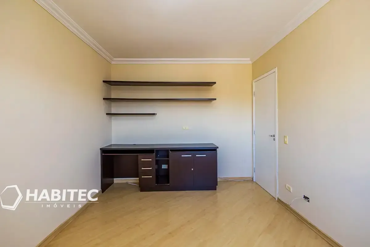 4-bedroom apartment with 2 bathrooms and a balcony — photo 19