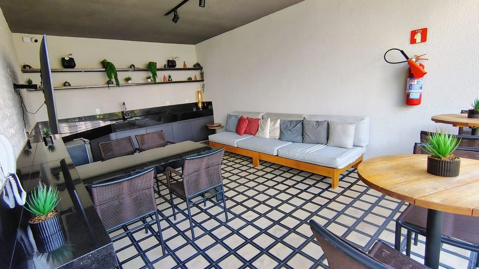 Furnished apartment, 50 m², with a grill on the balcony — photo 22