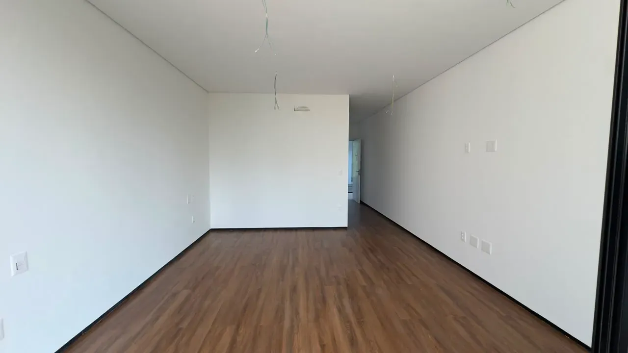 House with 5 bedrooms and floor-to-ceiling windows — photo 21