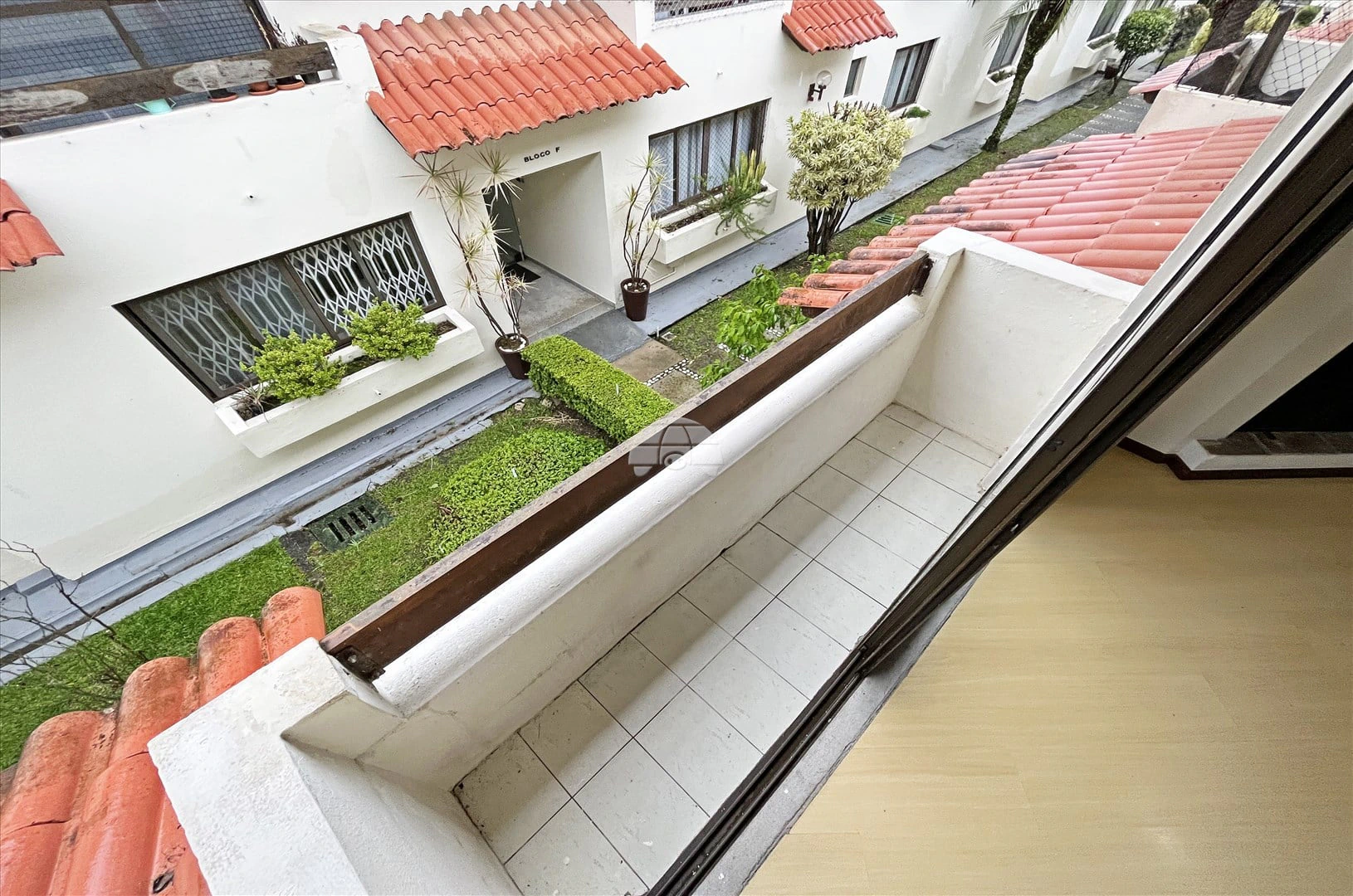 2-bedroom apartment with wood or laminate floors — photo 3