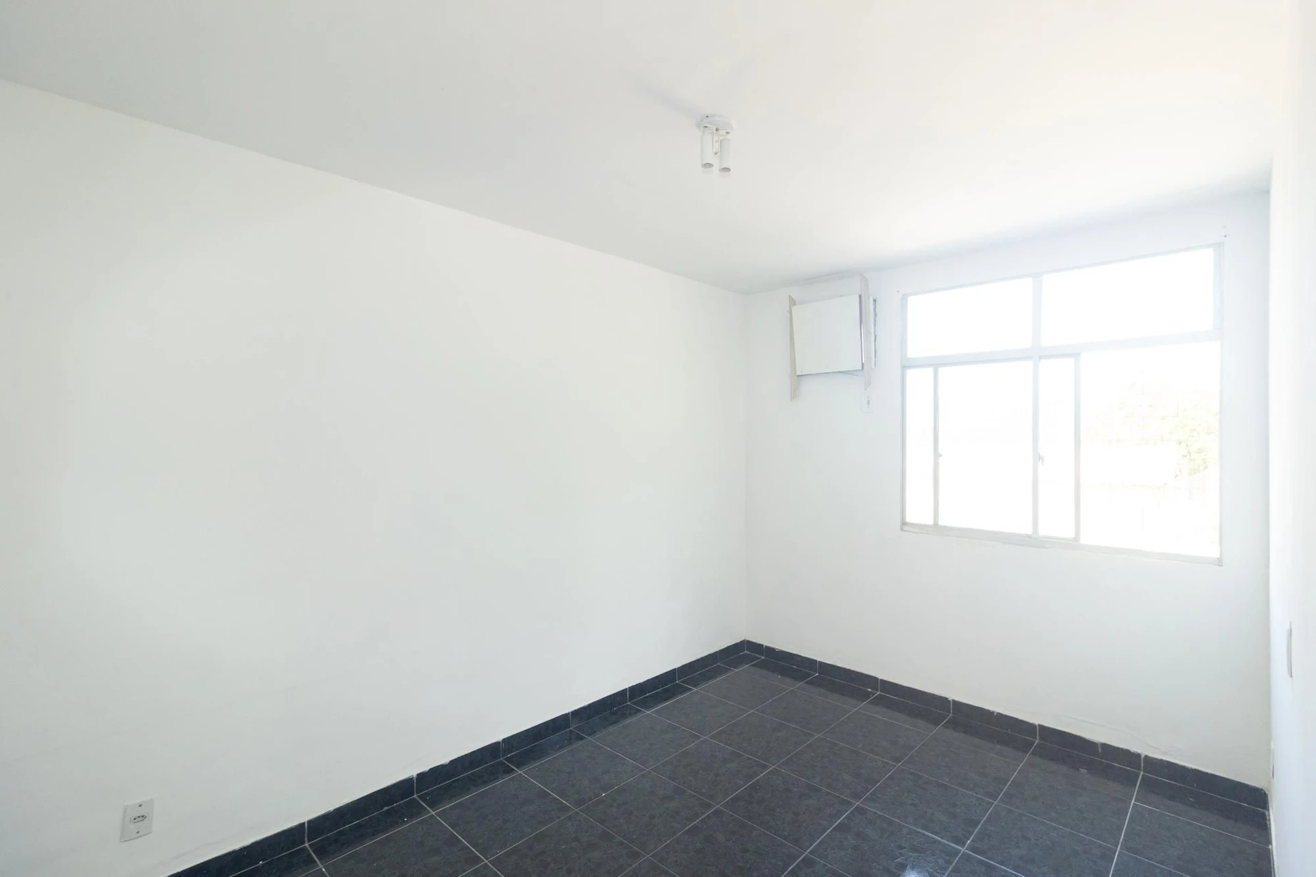 2-bedroom apartment with 1 bath, parking spot, pets ok — photo 11