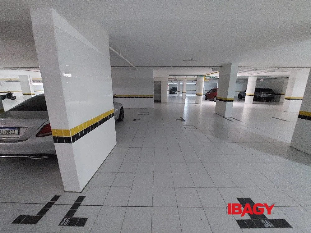 Furnished 2-suite apartment with enclosed balcony — photo 92