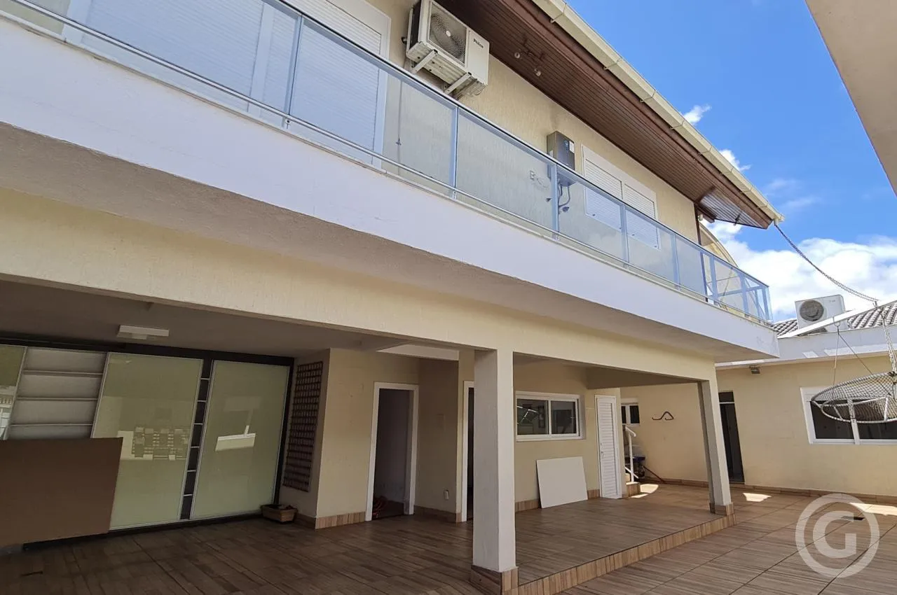 4-bedroom house with a walk-in closet in Florianópolis — photo 2
