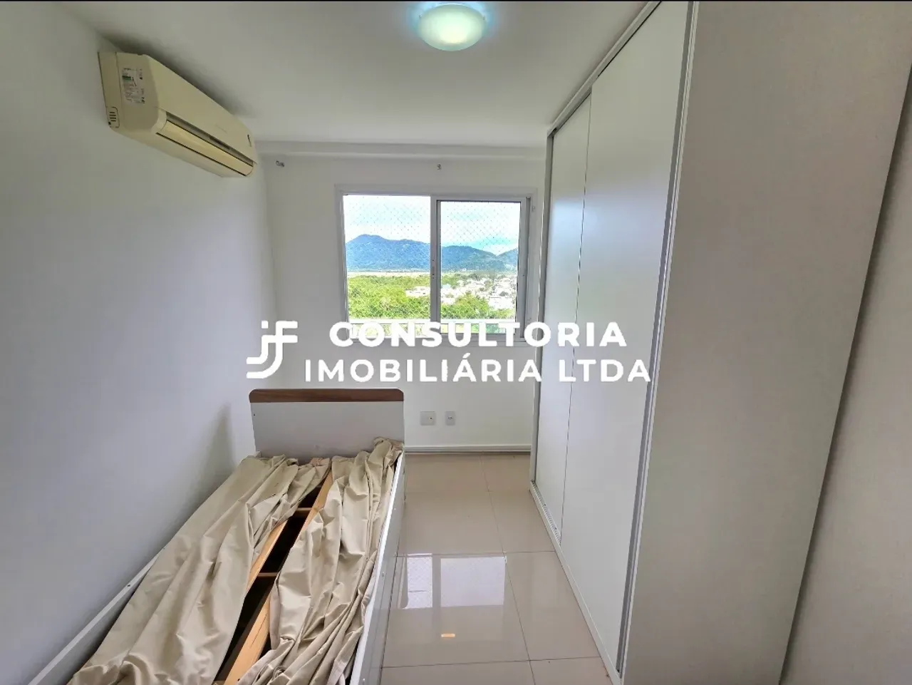 Unfurnished apartment with air conditioning and 3 bedrooms — photo 14