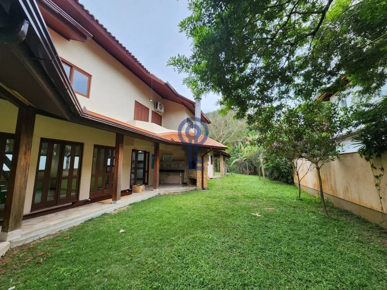 Condo house with 4 bedrooms and a private garden — photo 8