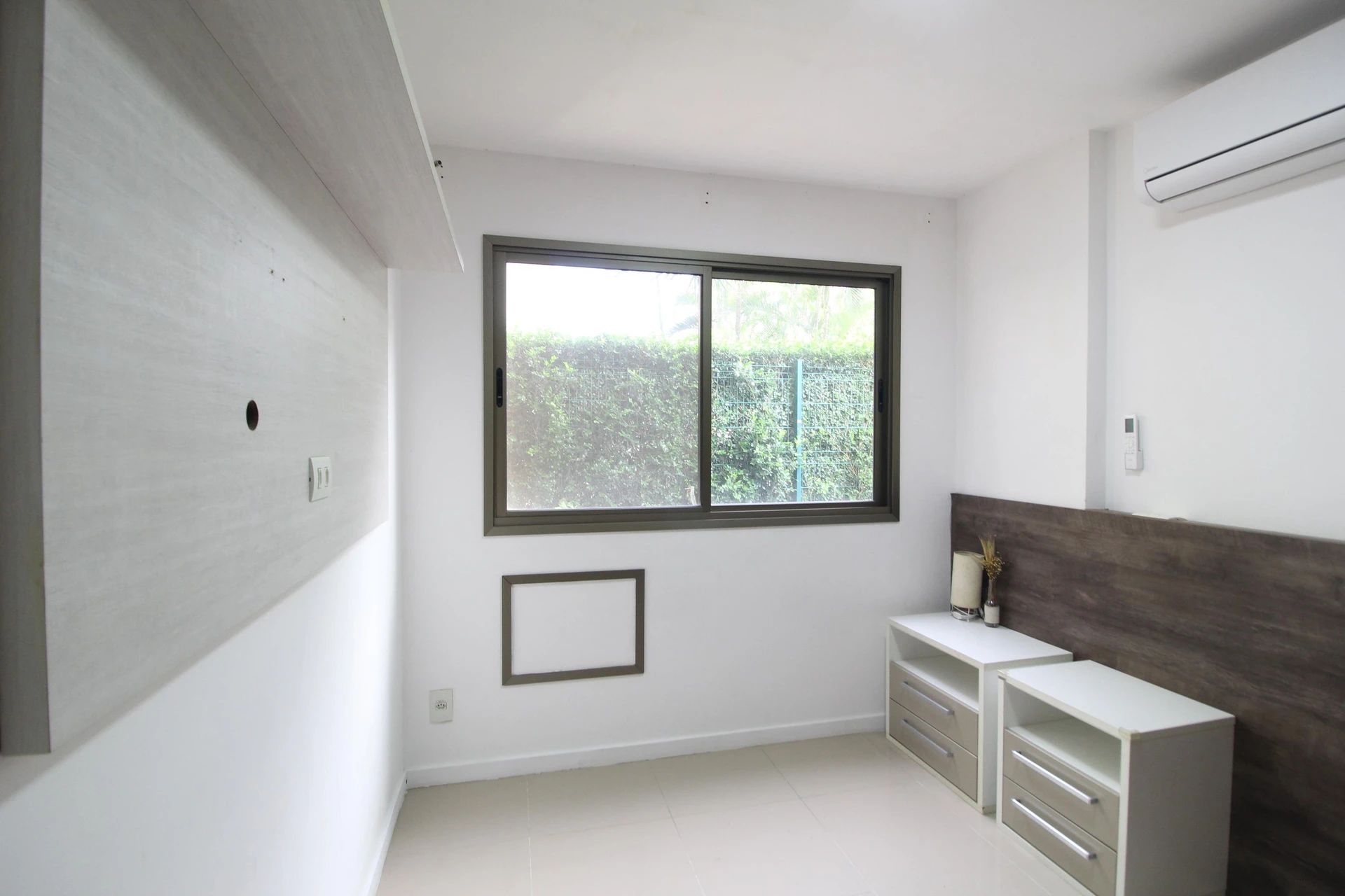 Walk-in closet in a 3-bedroom apartment, 120 m² — photo 9