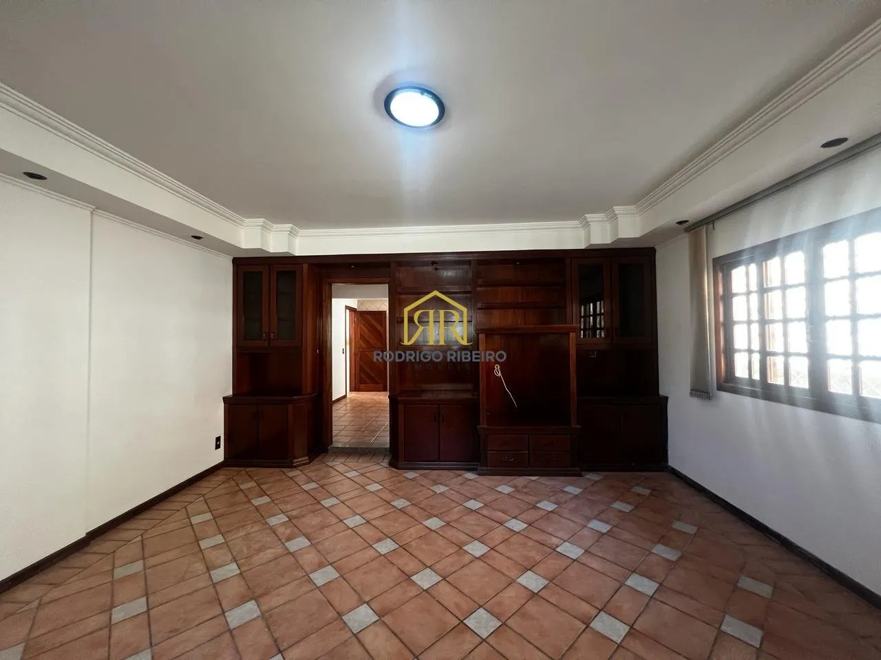 House with 7 bedrooms and 405 m² in a gated community — photo 14